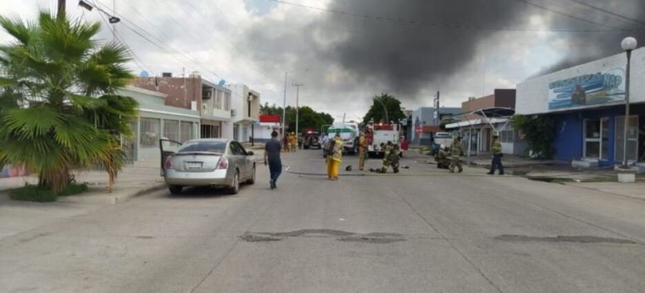 Se incendia negocio de autopartes