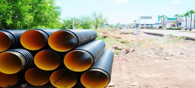 Comienzan labores en el canal Rosales en Los Mochis