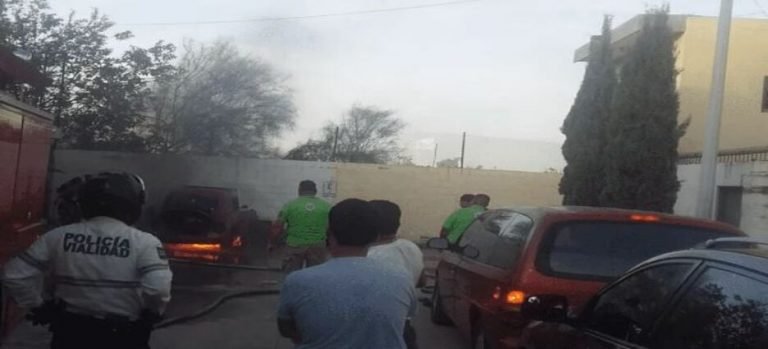 Vochito termina en llamas