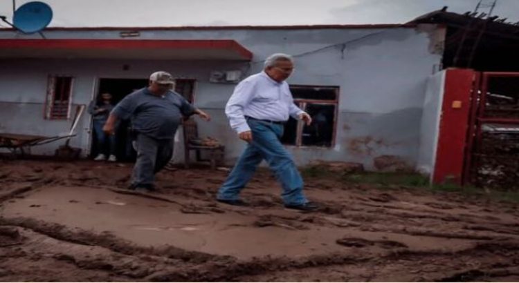 El gobernador visitó a damnificados en Sinaloa