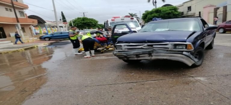 Mujer termina lesionada en los cruces de Juárez y Mina