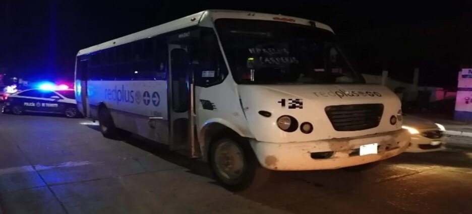 Abandonan camión luego de accidente