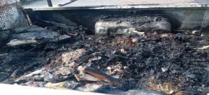 Camioneta termina incendiada en Real del Monte