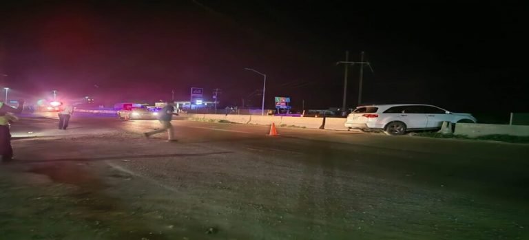 El conductor de una camioneta se incrustó en muro de contención