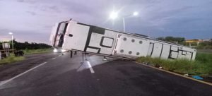 Se accidenta camión que trasladaba a jornaleros agrícolas