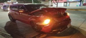 Una mujer resultó lesionada al accidentarse en el bulevar Centenario