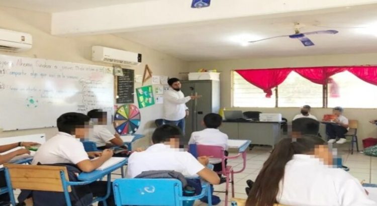 Solo 2 maestros para la escuela primaria Canuto Ibarra Guerrero