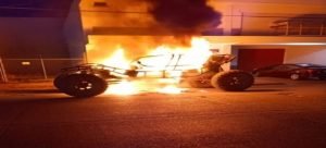 Buggy termina en llamas en Jardines del Sol