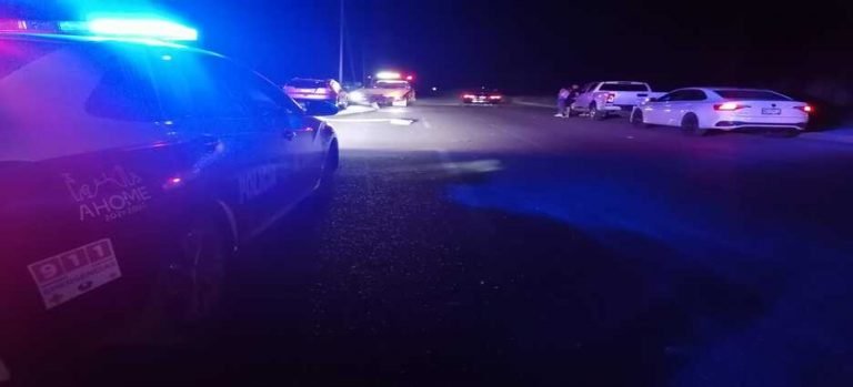 Automovilista choca contra luminaria en el bulevar Antonio Rosales