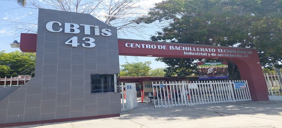 Empleados del CBTis 43 denuncian acoso laboral de la directora
