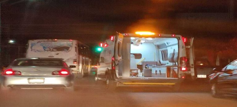 Un hombre es atacado por un Pitbull