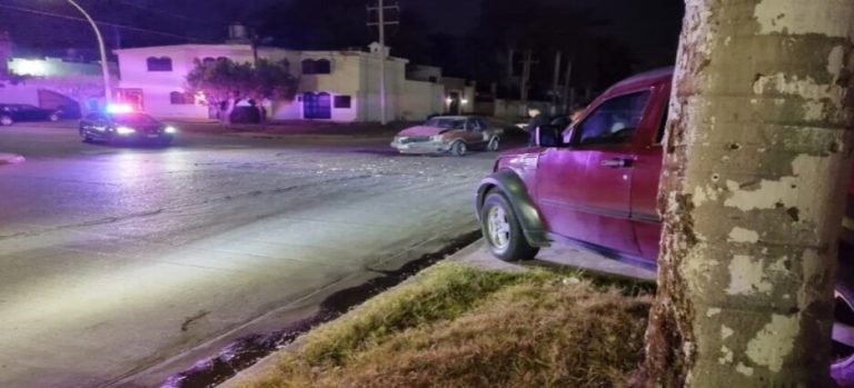 Vagoneta es embestida por otro vehículo