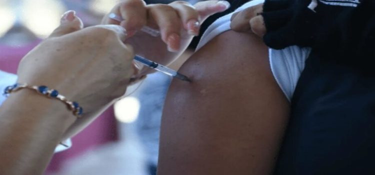 Aplican vacuna contra VPH a alumnas de secundaria en el estado