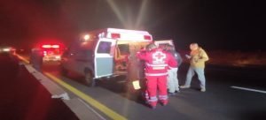 Motociclista es embestido por un automóvil en la carretera México 15