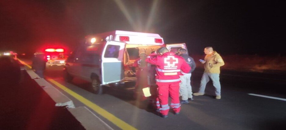 Motociclista es embestido por un automóvil en la carretera México 15