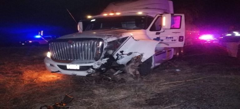 Tráiler con amoniaco se accidentó en la carretera federal México 15