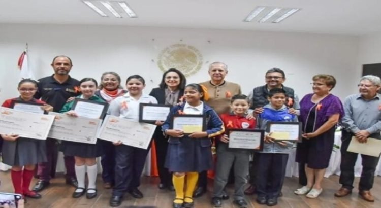 Reconocen a niñas y niños ganadores del concurso del cuento equidad de género