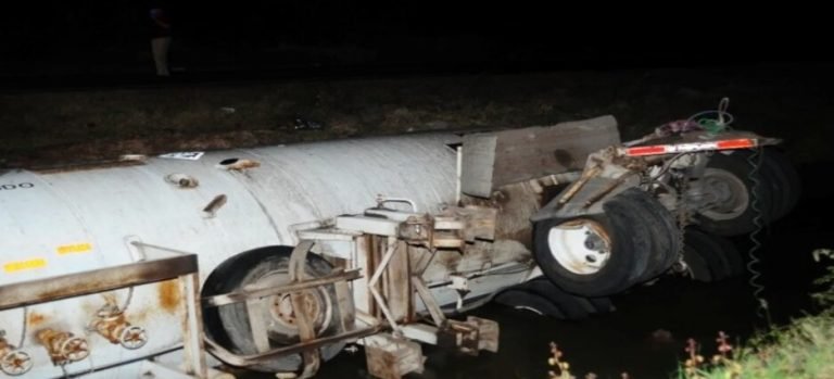 Tanque que transportaba amoniaco cayó en el canal Lateral 18