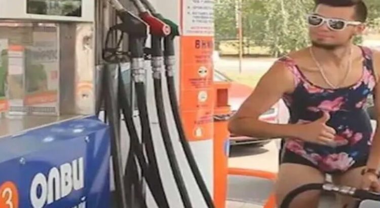 Ofreció gasolinera combustible gratis a quienes llegaran en bikini