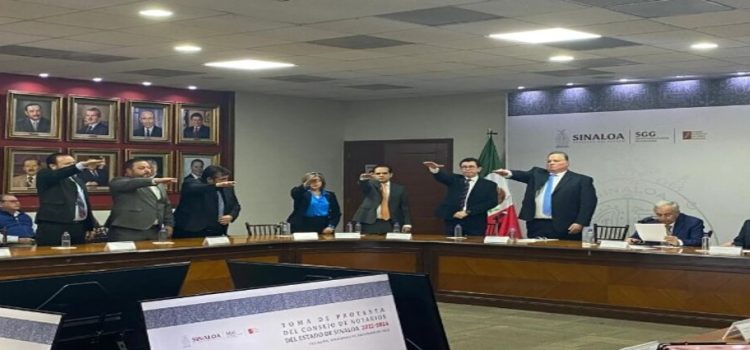 Rocha le toma protesta al Consejo de Notarios del Estado de Sinaloa