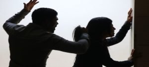 Sentenciado a dos años de cárcel por el delito de violencia familiar