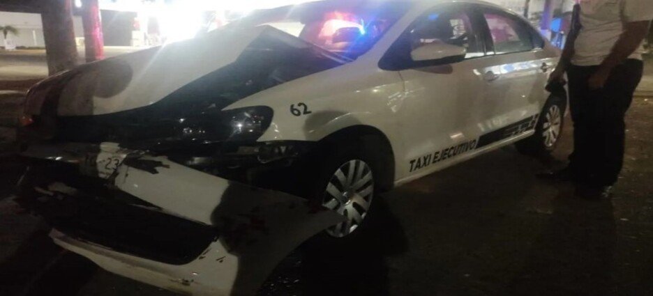 Accidente en el cruce de las calles Ángel Flores y Aquiles Serdán