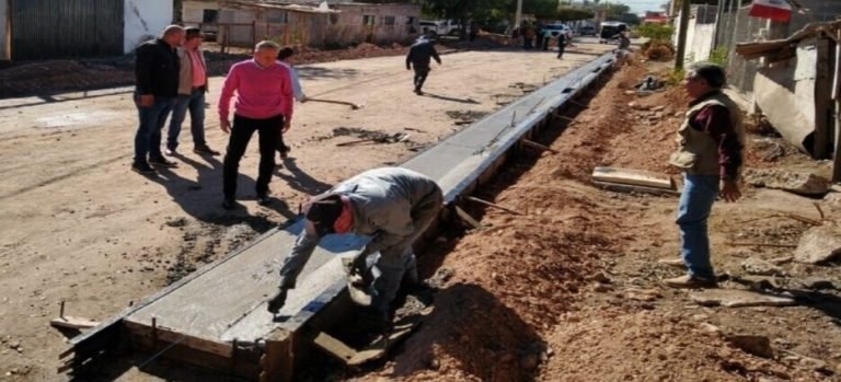El alcalde asegura que las obras de pavimentación van en tiempo y forma