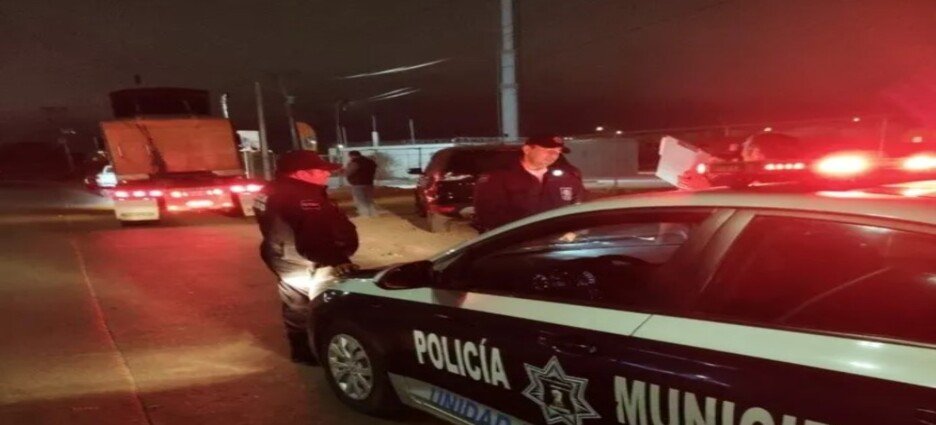 Tráiler y vagoneta chocan en el fraccionamiento Bosques del Country