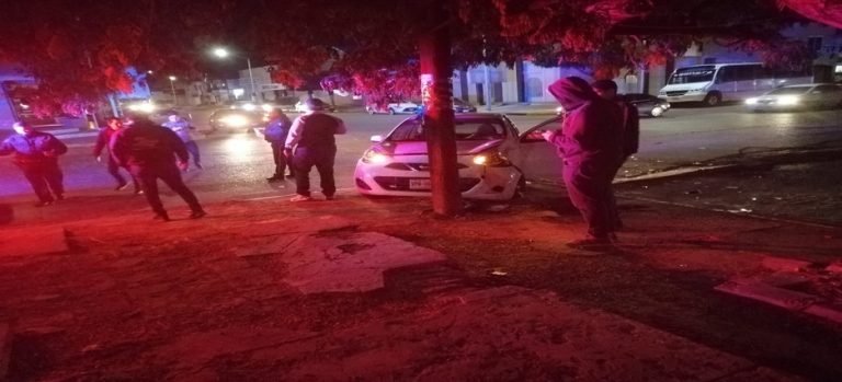 Accidente vial deja a dos personas lesionadas
