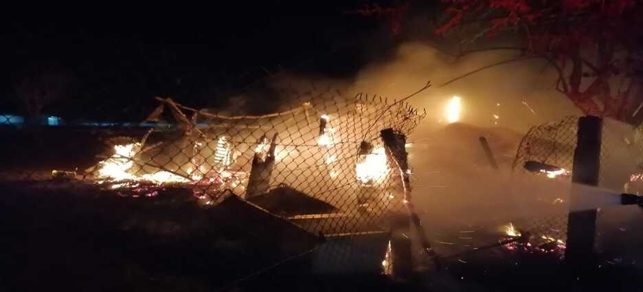 Bomberos atendieron un incendio en un Yonque