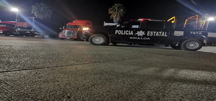 En la carretera federal México 15 fue localizado un trailero sin vida