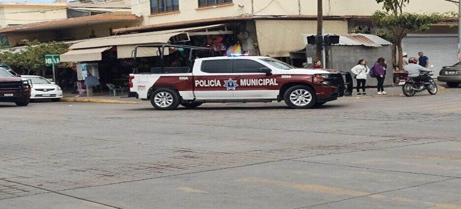 Sujeto se llevó 2 mil pesos tras asaltar una farmacia