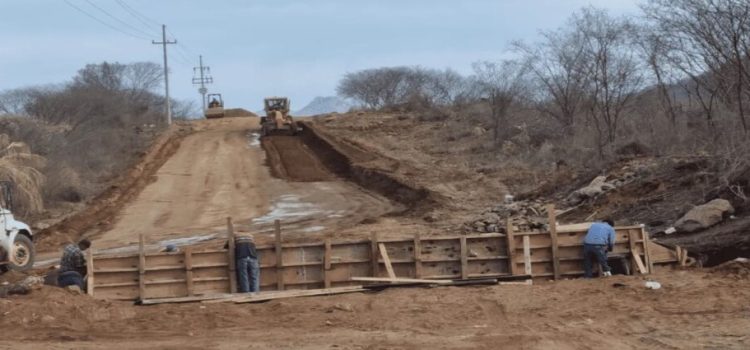 El Gobierno del Estado de Sinaloa realiza 16 obras de pavimentación en 11 municipios El Gobierno del Estado de Sinaloa realiza 16 obras de pavimentación en 11 municipios