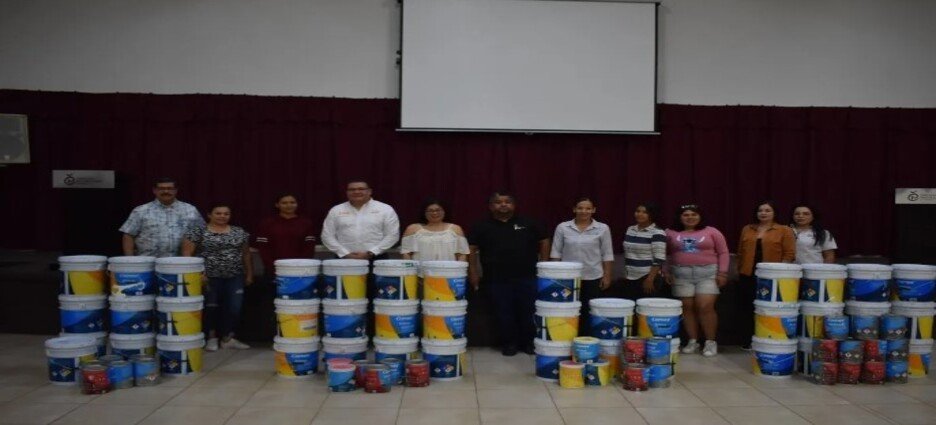 El Patronato Pro Educación entregó paquetes de pinturas para escuelas