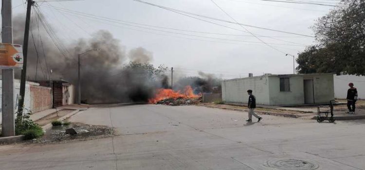 En el fraccionamiento Santa Mónica se reportaron varios incendios