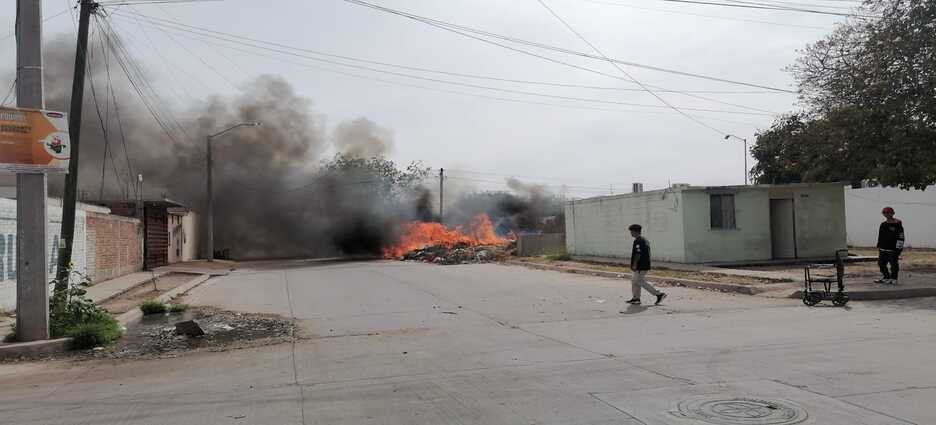 En el fraccionamiento Santa Mónica se reportaron varios incendios