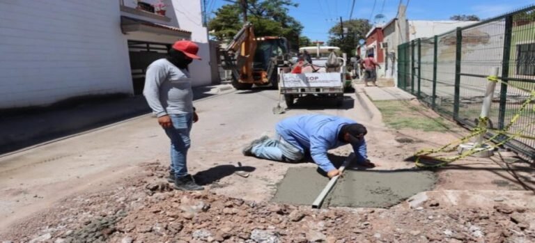Autoridades municipales realizan trabajo intensivo de bacheo
