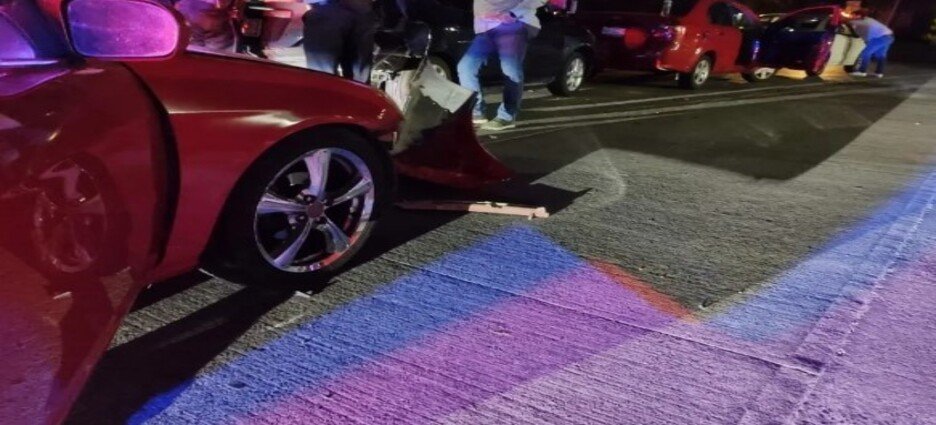 Accidente múltiple deja a tres personas lesionadas