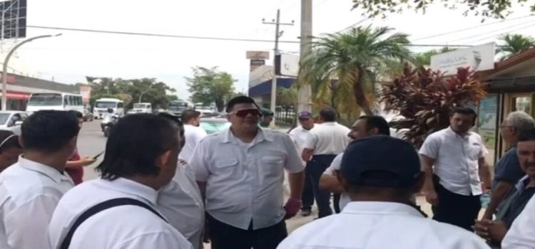 Conductores del transporte público exigen sus derechos laborales