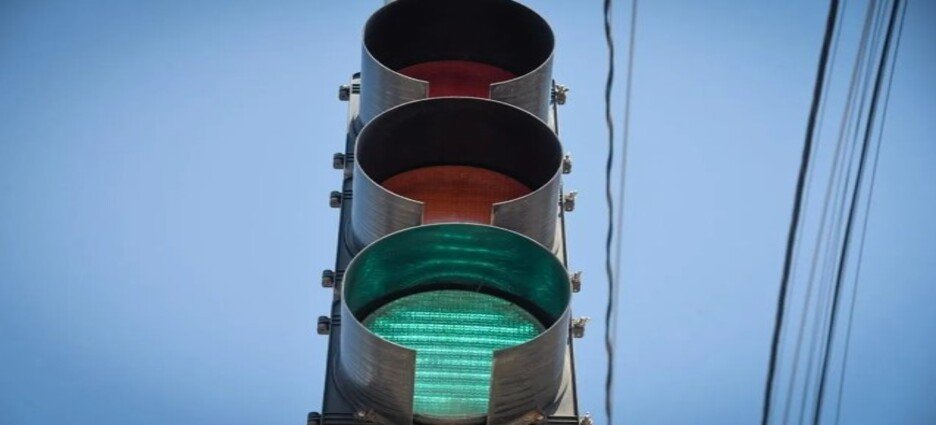 Colocarán semáforos en cruceros con mayor congestionamiento vial