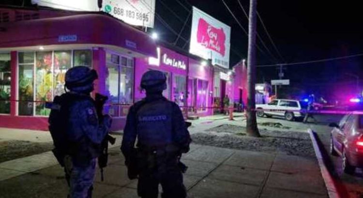 Sujetos armados disparan contra una florería