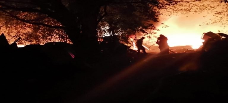 Incendio en un yonke de Los Mochis