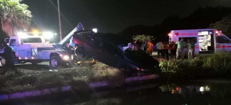 Mujer pierde la vida al caer en un canal de riego