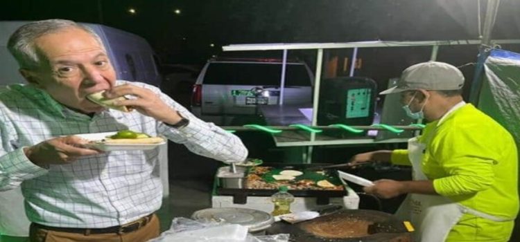 Gerardo Vargas comió tacos en la polémica taquería «Los Jariosos»