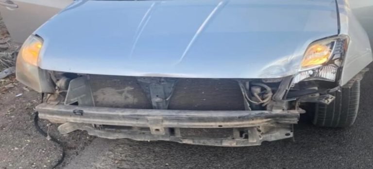 Agente de la Guardia Nacional chocó contra un taxi