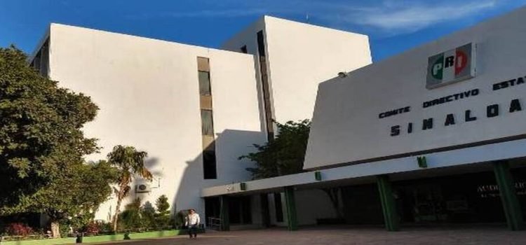 Renuncia múltiple de priistas en Sinaloa