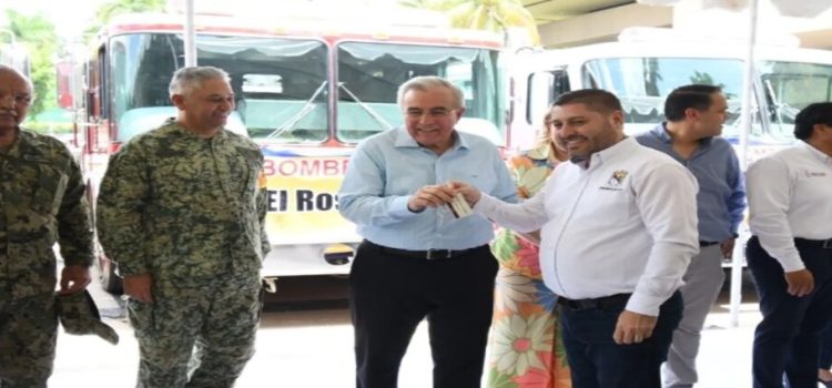 Rubén Rocha entregó camiones de bomberos a 6 municipios de Sinaloa