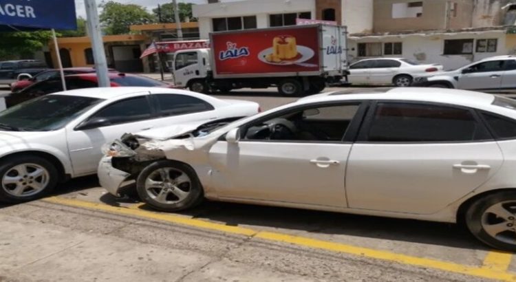 Dos personas lesionadas tras sufrir una carambola