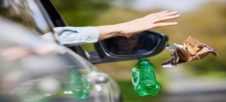 Continuarán aplicando multas económicas por tirar basura en la vía pública o drenes