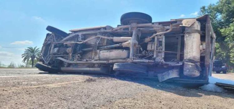 Accidente de tránsito tipo volcadura en Los Mochis